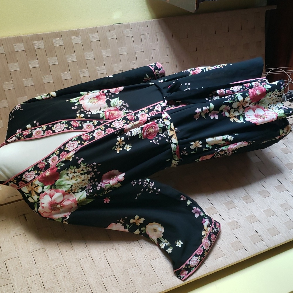 Oscar de la Renta Floral Robe - Picture 3 of 7